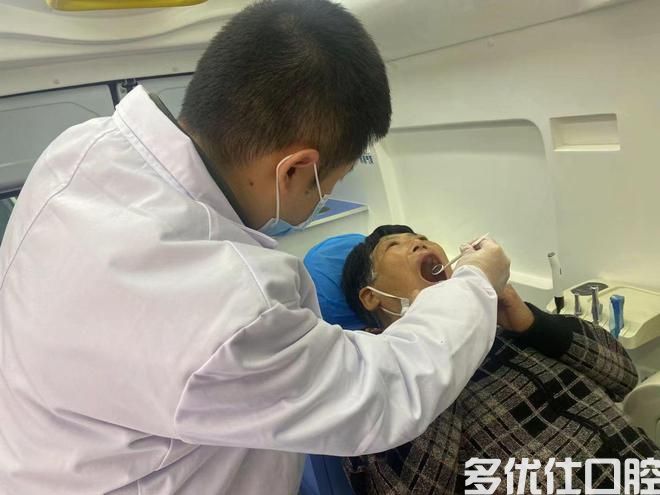 大连金源名府社区“健康服务进社区 口腔义诊暖民心”公益活动(图2)