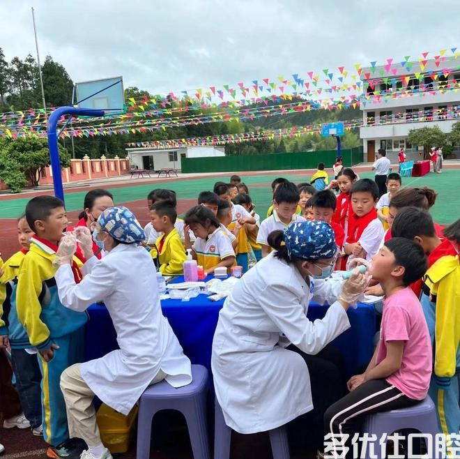壹家人公益牙贝恩口腔关爱服务队丨“迎六一 我是护齿小超人”健康口腔进学校义诊活动(图2)