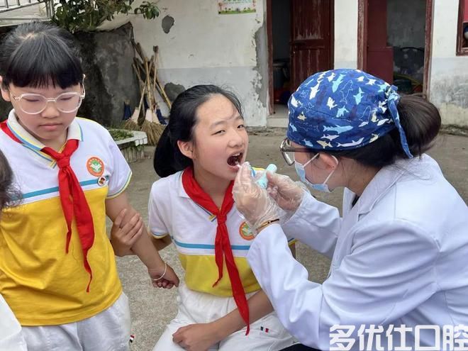 壹家人公益牙贝恩口腔关爱服务队丨“迎六一 我是护齿小超人”健康口腔进学校义诊活动(图3)