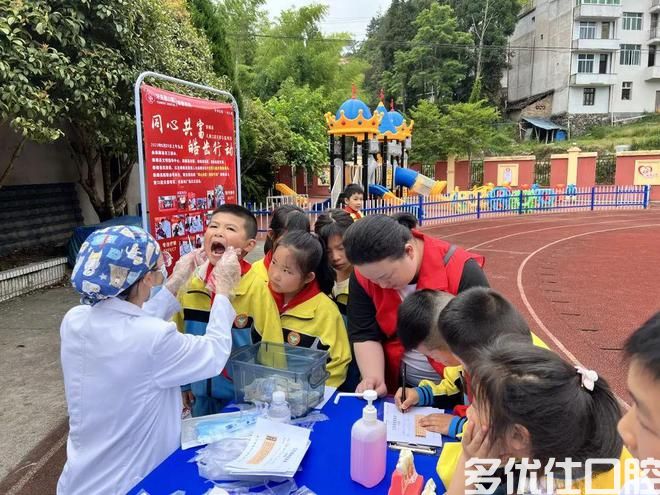壹家人公益牙贝恩口腔关爱服务队丨“迎六一 我是护齿小超人”健康口腔进学校义诊活动(图7)