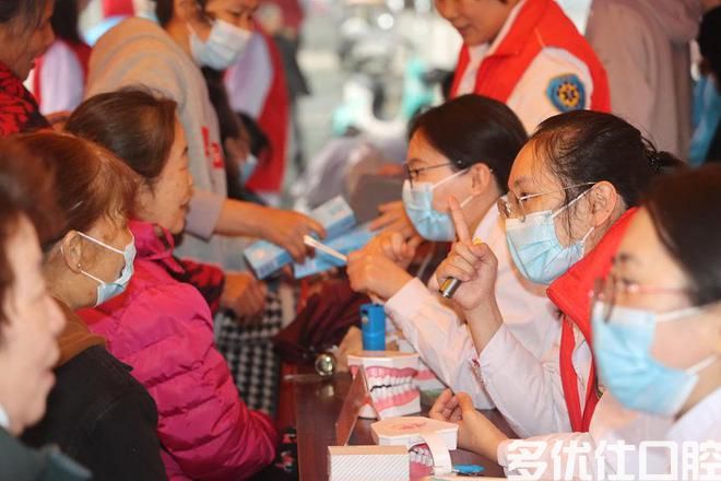 桂林医学院附属口腔医院走进社区开展学雷锋义诊活动(图2)