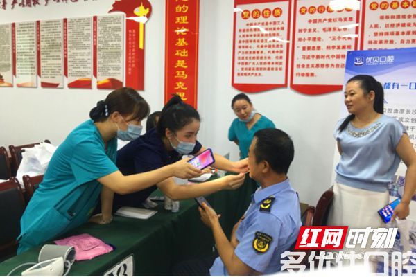 新化县公路建设养护中心开展口腔健康义诊活动(图1)