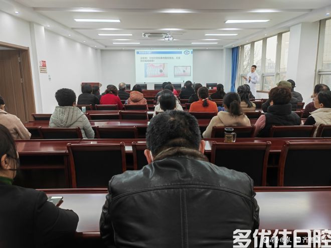 上高街道学苑社区计生协会开展口腔义诊活动(图1)