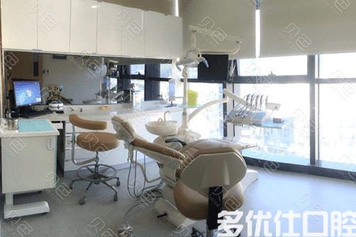 深圳深圳格伦菲尔口腔(罗湖晒布店)口腔价格查询:金属自锁9900起,时代天使24510起,收费合理(图2)