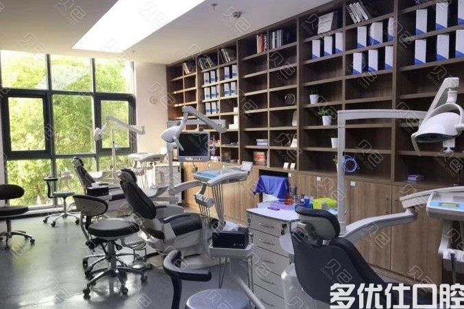 正规医院种植牙价格表:江苏人民医院口腔科/瑞宁/南京牙一生种植牙多少钱?半口全口种植牙贵吗?(图1)