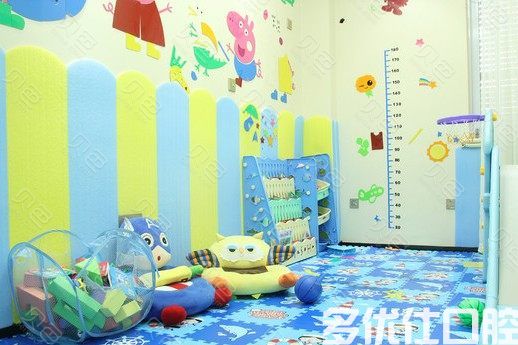 种植牙一体冠和分开的哪个好？在常州做全口牙多少钱？(图2)