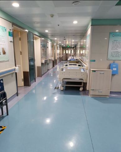 郑州市中心医院口腔科张瑞主任怎么样：种植牙技术怎么样？患者口碑如何？(图2)